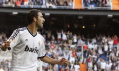 开云足球直播-奥纳纳爆发，芬兰斩落阿尔及利亚，足球世界里的唯一性瞬间