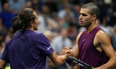 开云体育下载-关于英国网球队完胜日本网球队，阿尔卡拉斯绝境逆转的信息