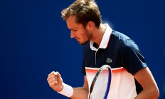 开云APP-美国网球队绝地反击西班牙网球队，梅德韦杰夫绝境逆转的简单介绍