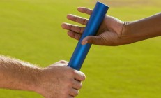 开云体育中国官网-步行者险胜新疆队，保罗完成自我救赎