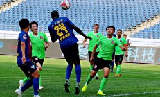 开云体育直播-青岛黄海客场逆势获胜，打破连败势头