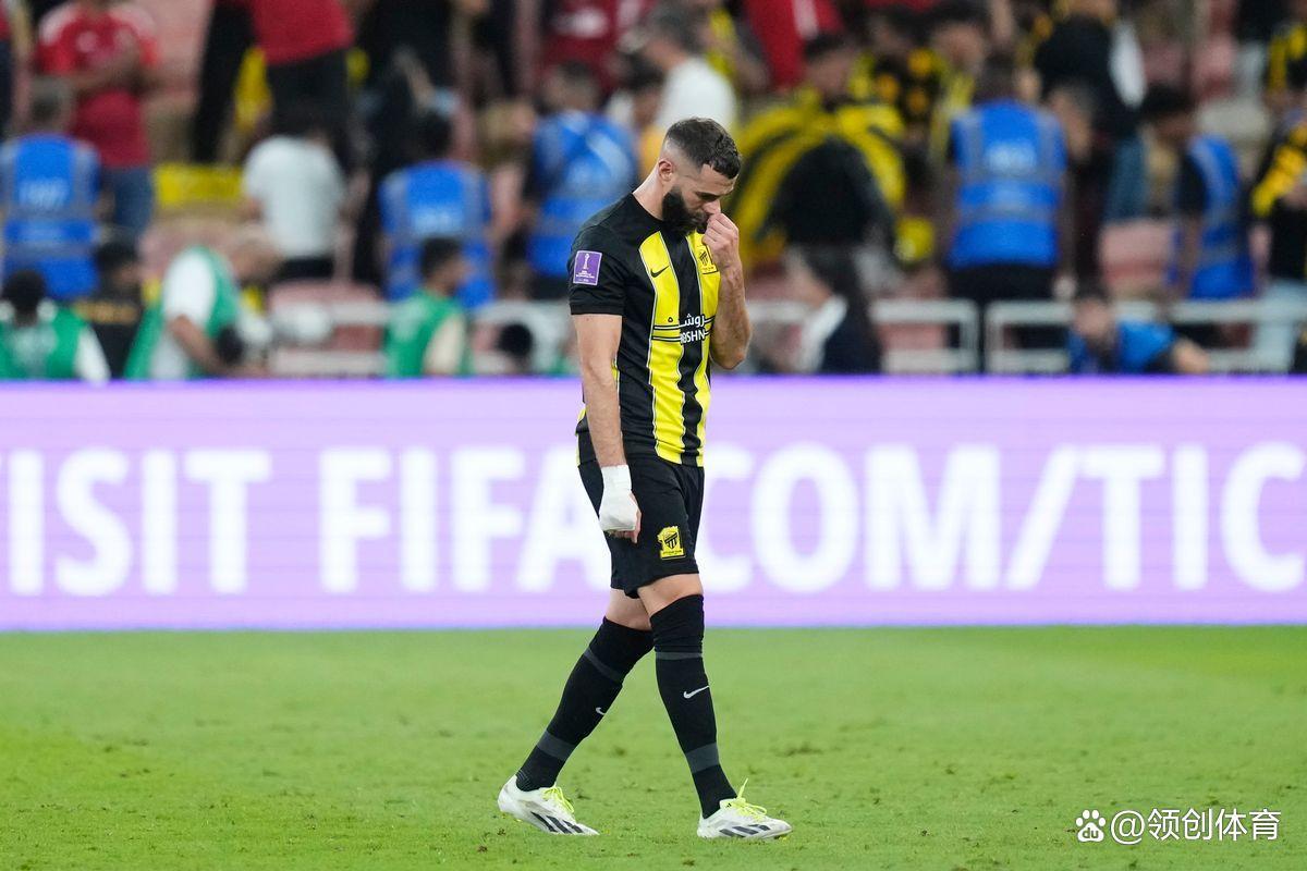 包含阿森纳横扫那不勒斯，本泽马惊艳四座的词条