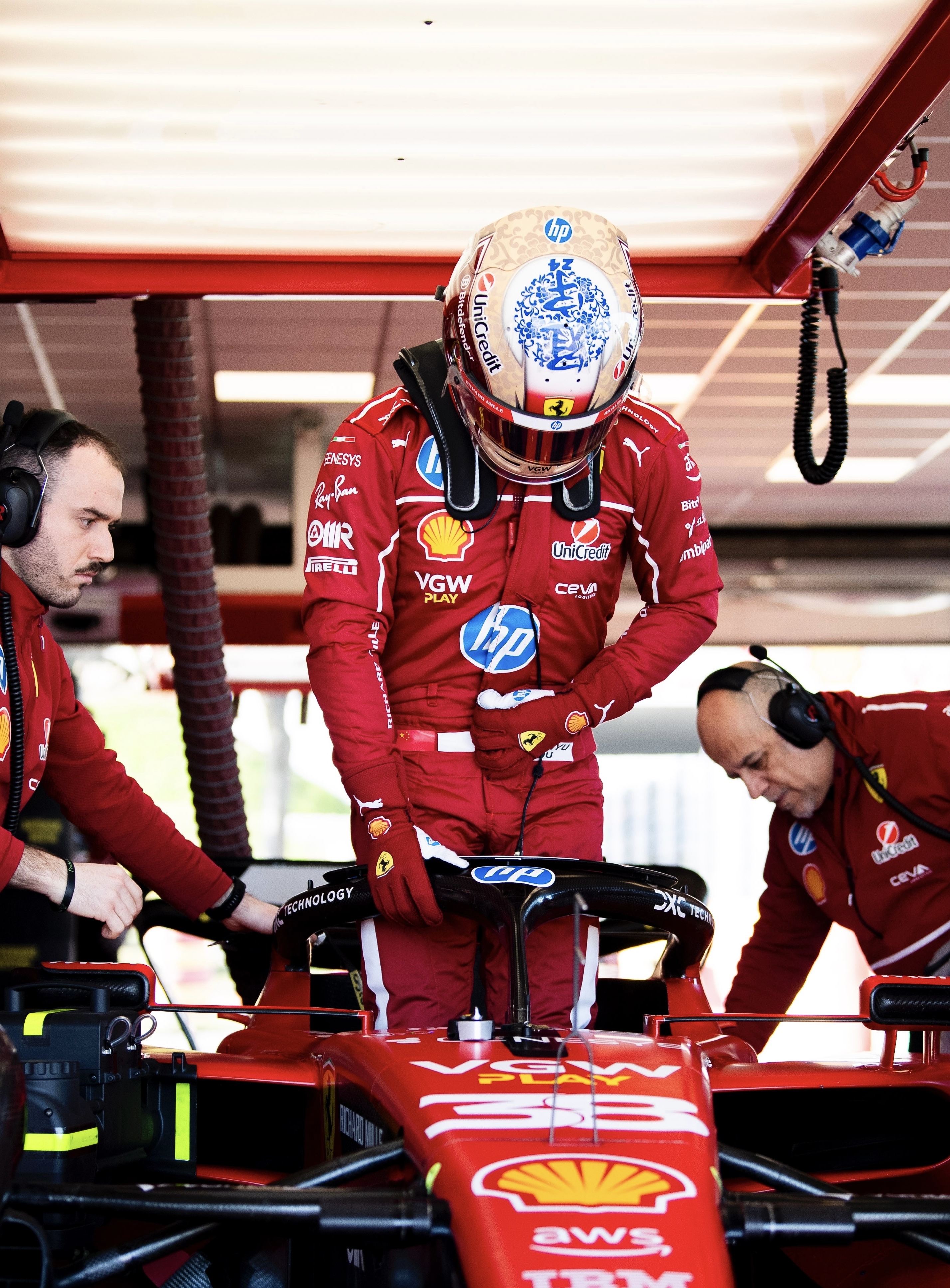 红牛车队力克雷诺车队，周冠宇点燃赛场