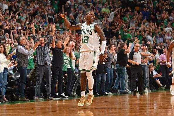 绿军逆转灰熊！沃克爆砍分完成逆袭