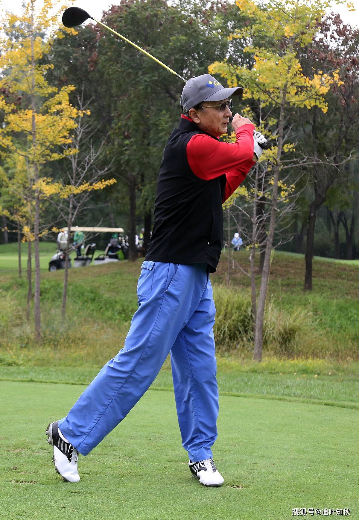 球员受邀参加慈善赛,奉献爱心 球员受邀参加慈善赛,奉献爱心