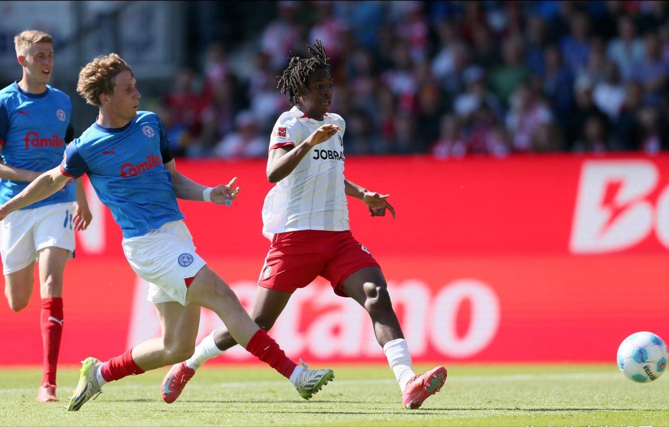 包含弗赖堡客场遭遇失利，保级形势严峻的词条