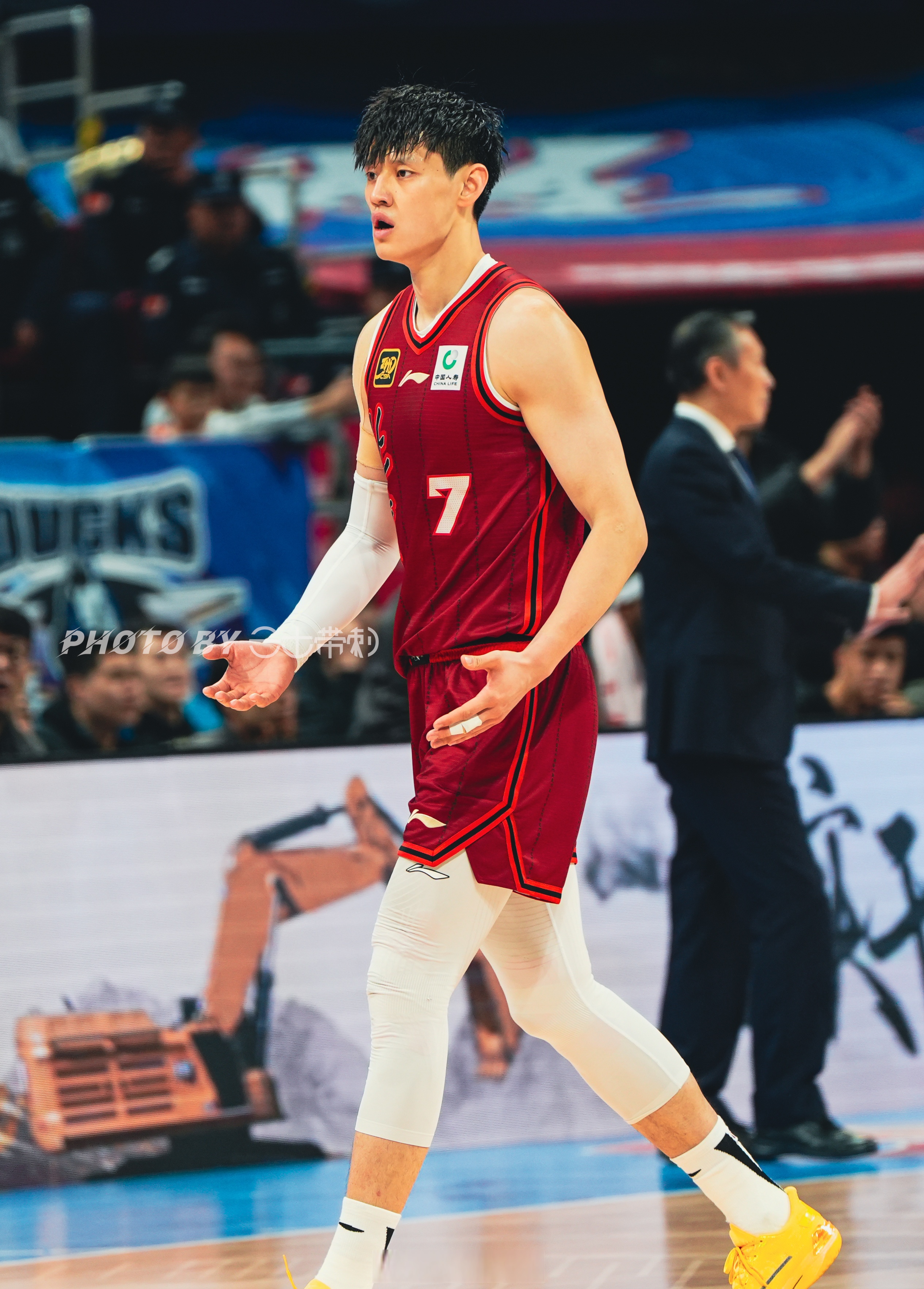 吉林男篮新教练团队亮相球迷