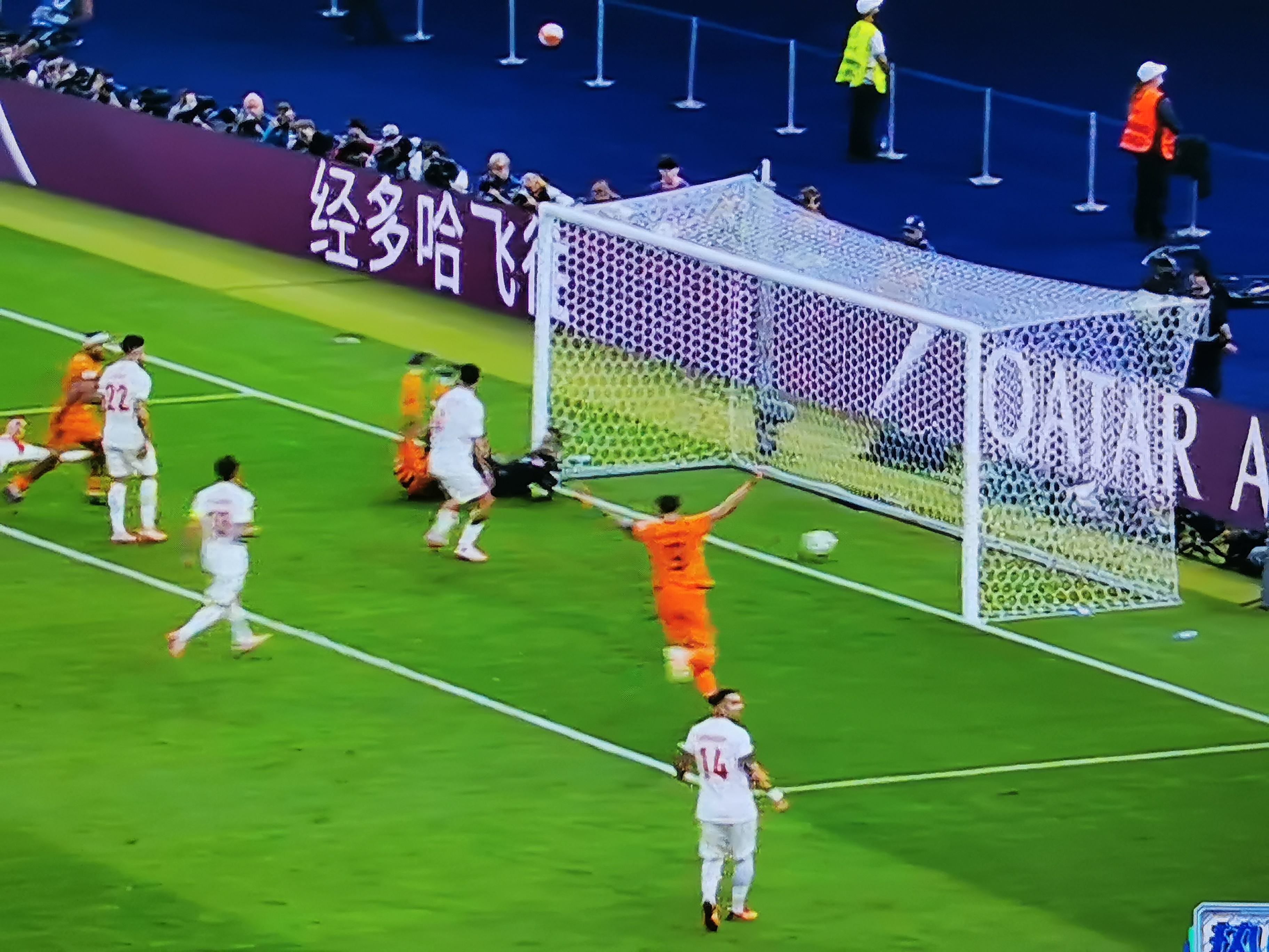 关于荷兰胜英格兰，欧洲杯预选赛黑马崛起的信息