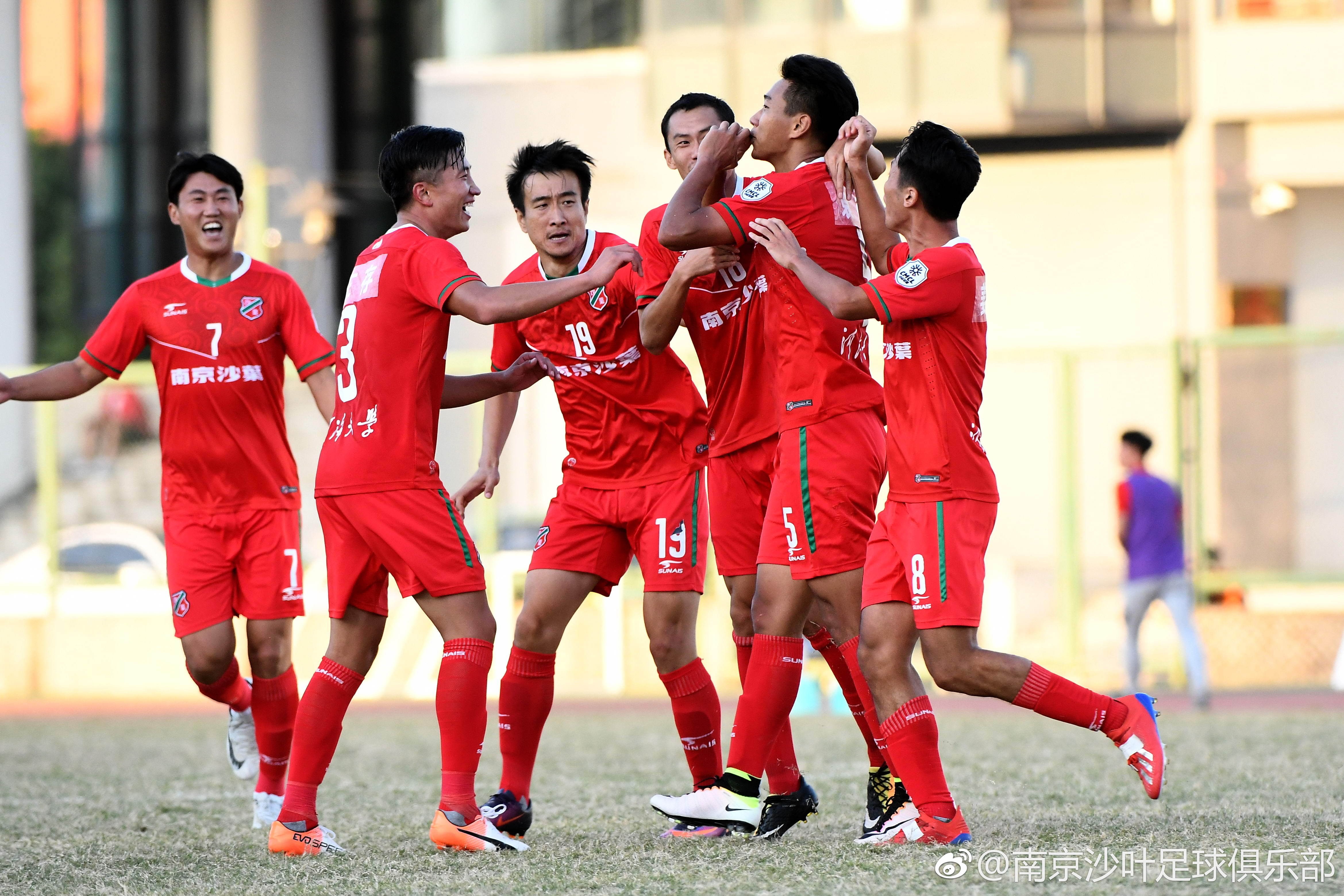 联赛收官阶段，争夺头名战打得难解难分的简单介绍