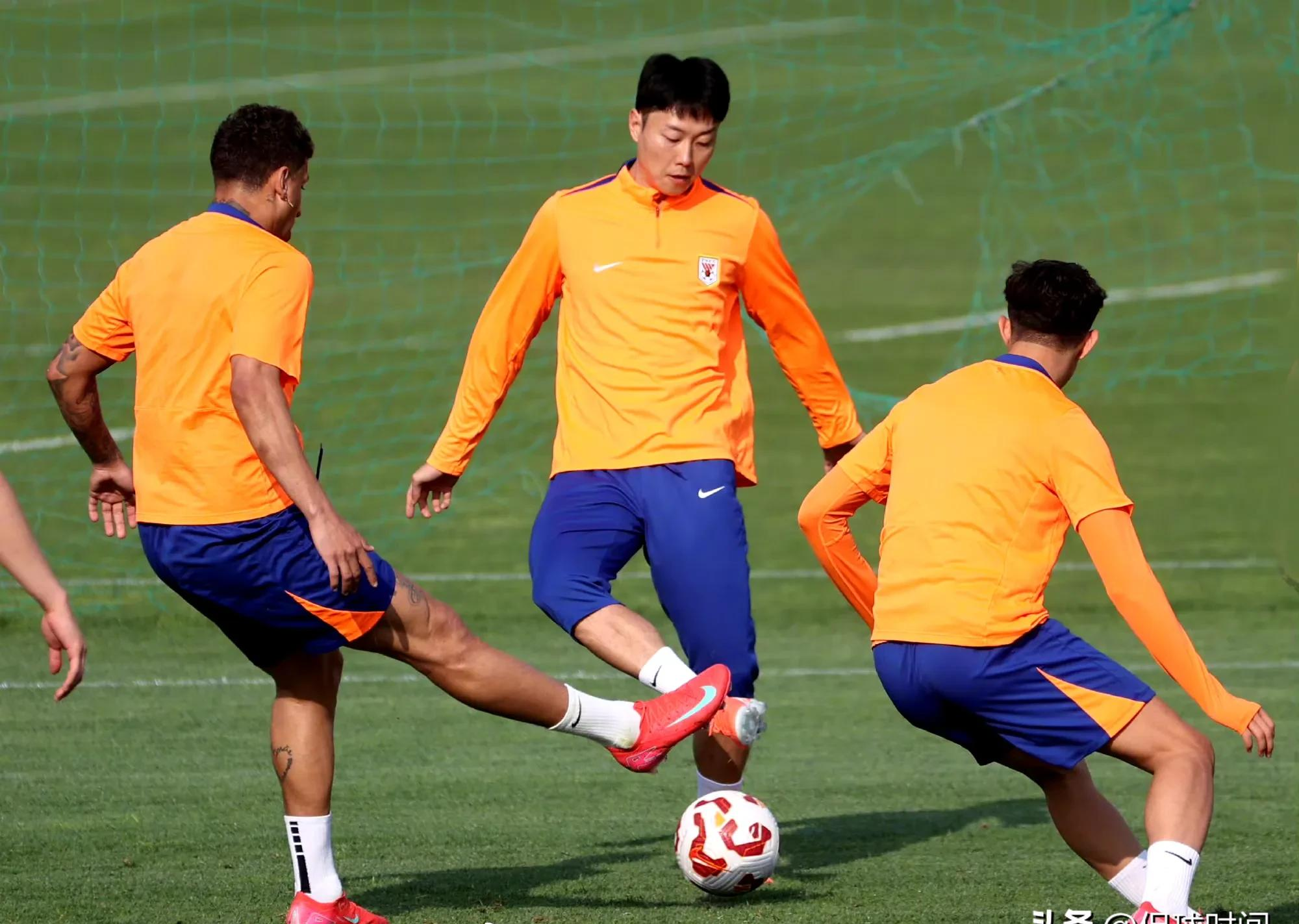 青岛队鏖战北京队,陶汉林点燃赛场的简单介绍 青岛队鏖战北京队,陶汉林点燃赛场的简单介绍