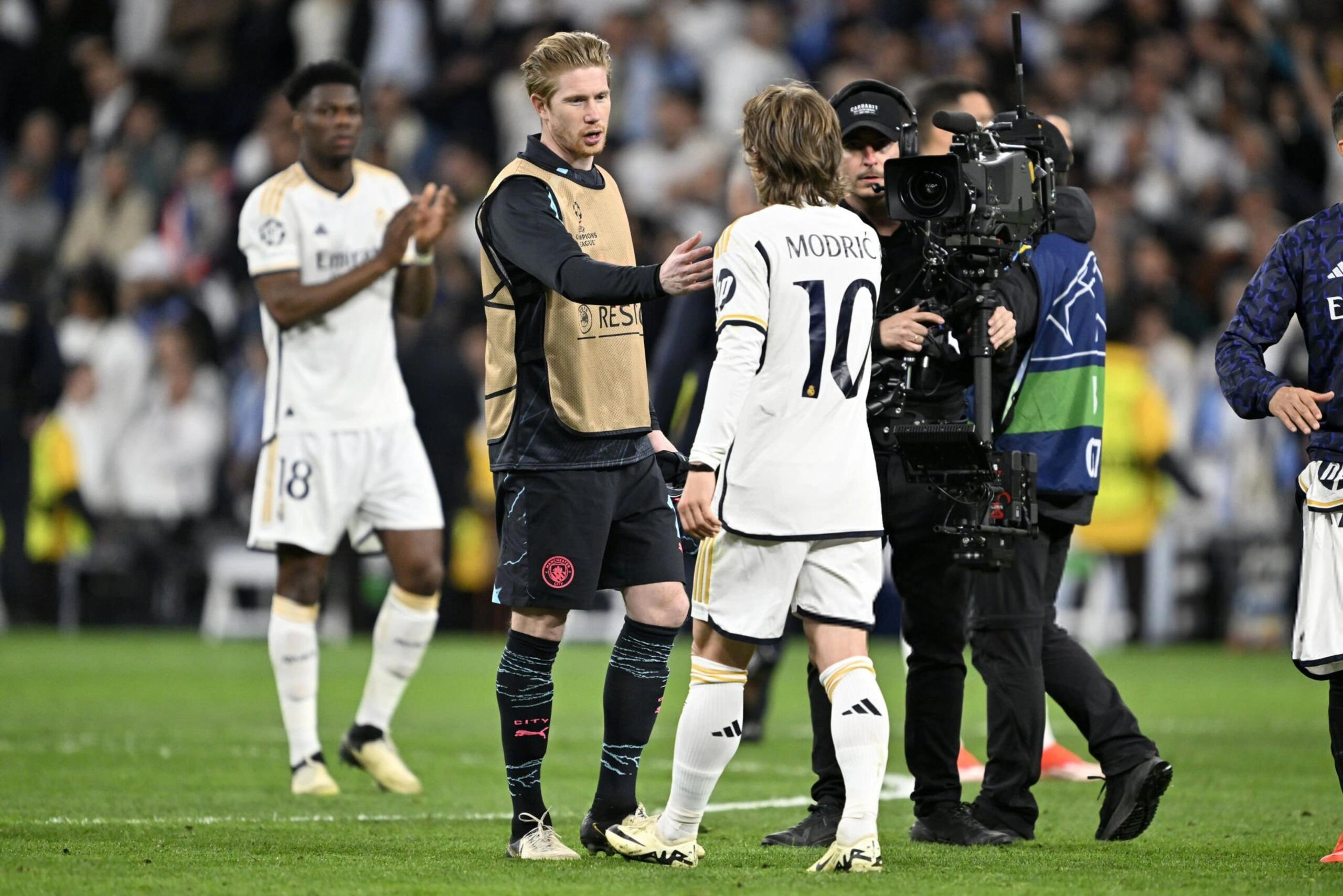 拜仁碾压丹麦,德布劳内扛起全队 拜仁碾压丹麦,德布劳内扛起全队