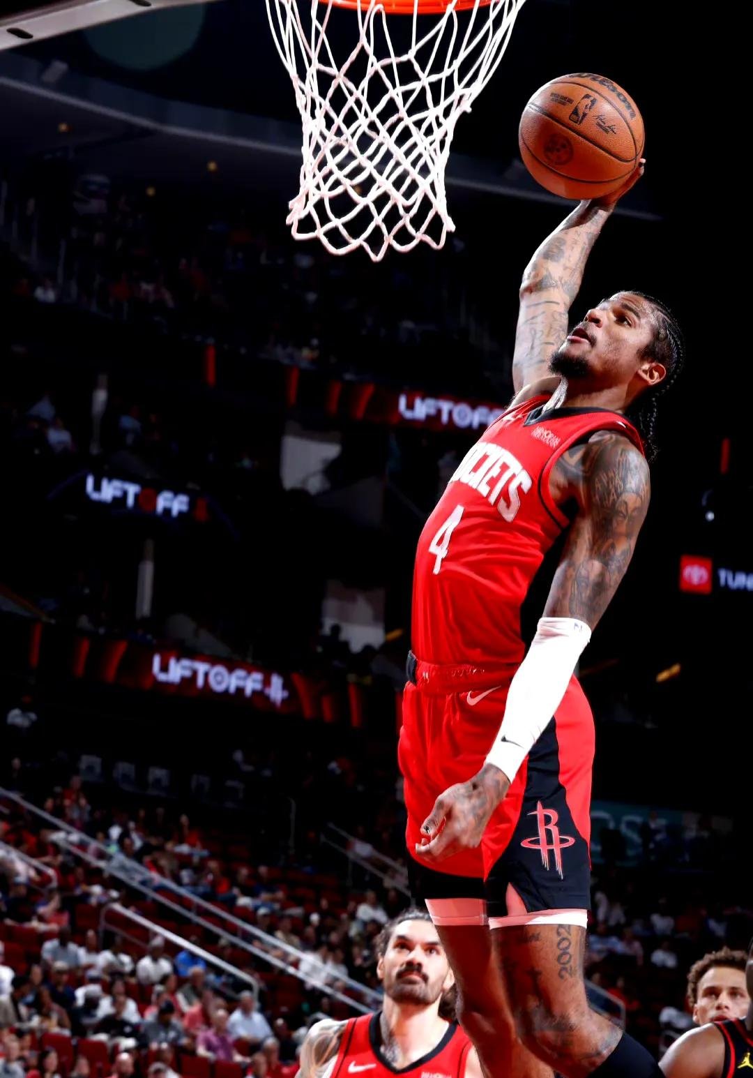 关于火箭险胜墨西哥男篮，拉塞尔三分雨点燃全场的信息