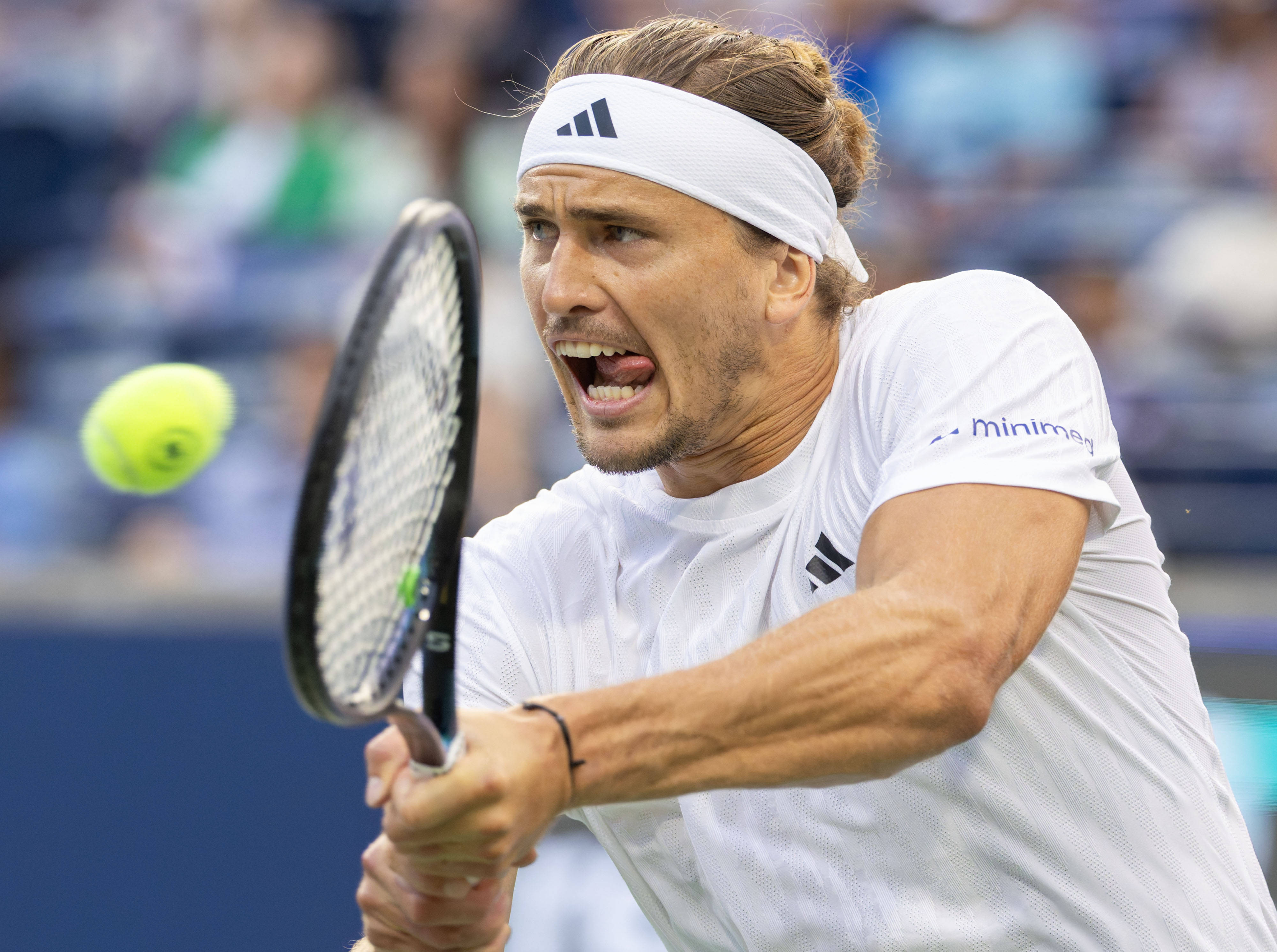 欧洲网球队轻取意大利网球队，兹维列夫送出助攻的简单介绍