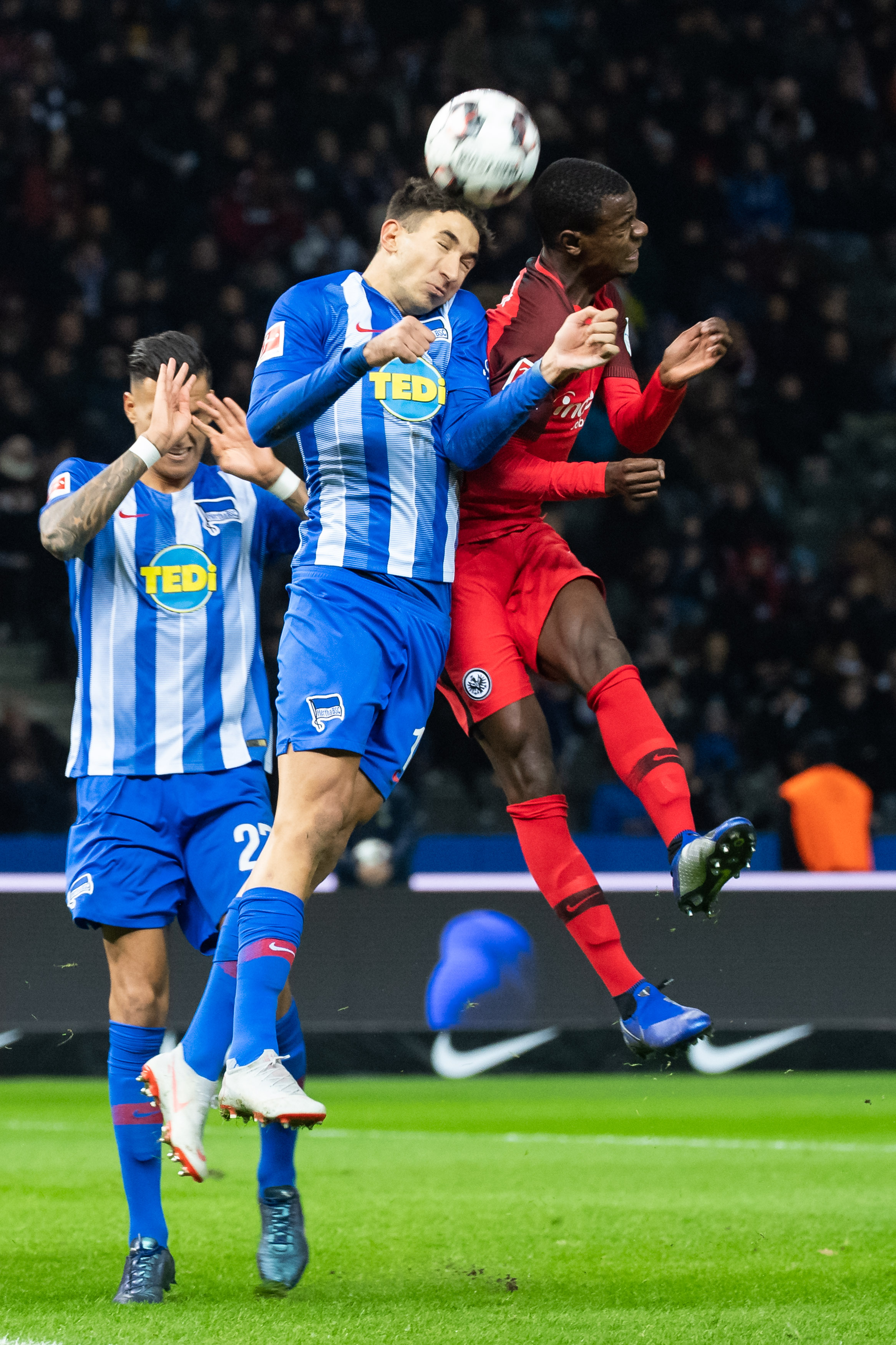 柏林赫塔队实力强大，击败对手获胜