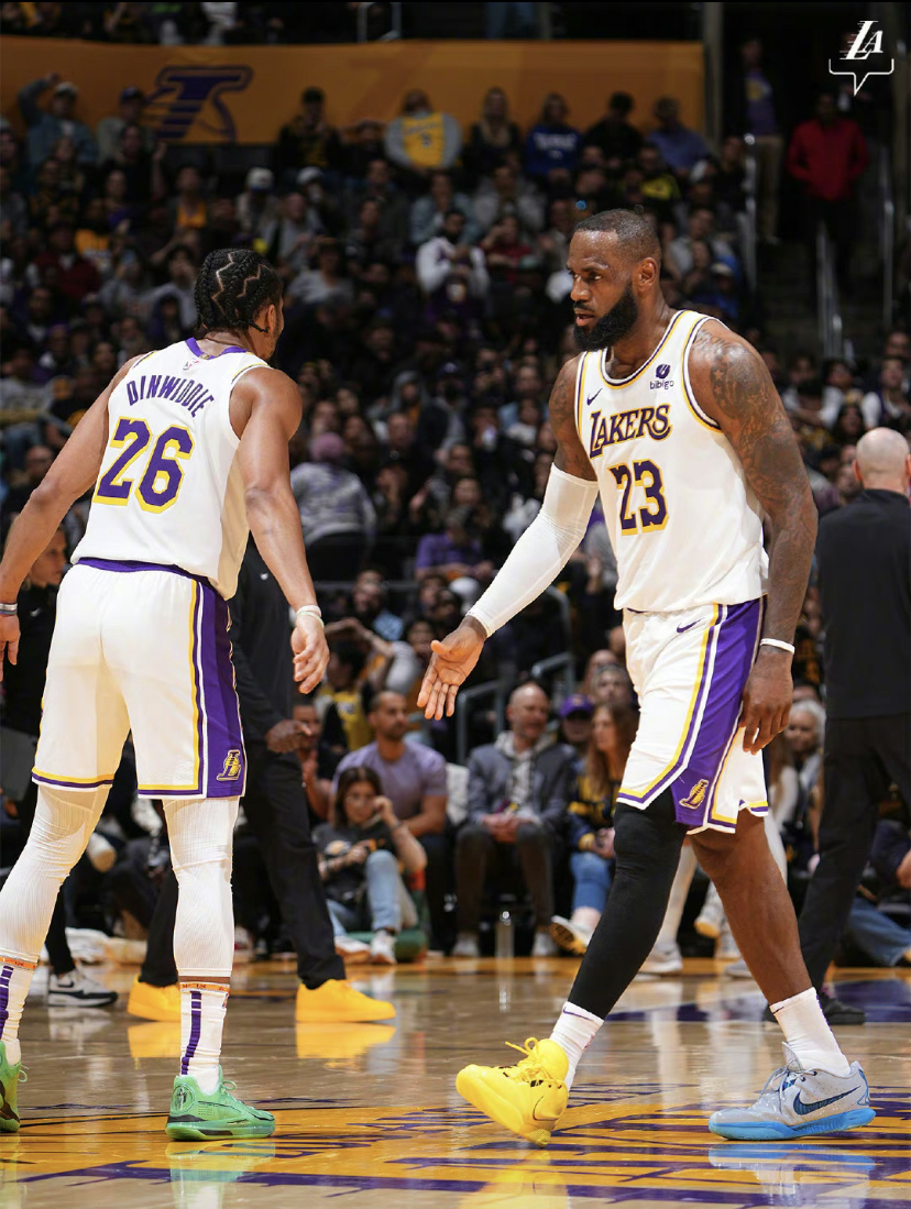 包含英格兰队力克法国队，张继科状态火热的词条