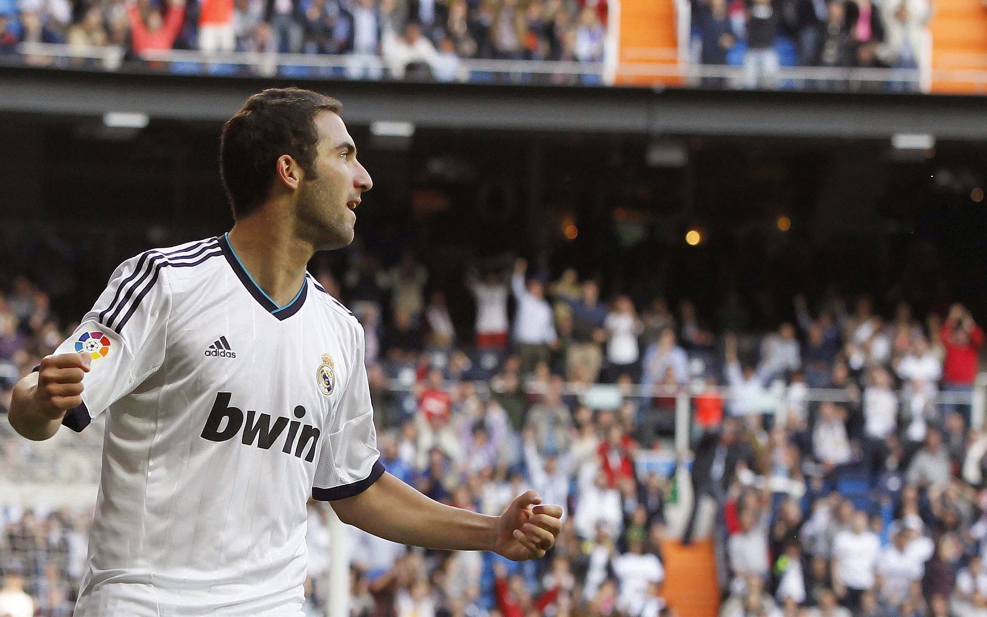 奥纳纳爆发,芬兰斩落阿尔及利亚,足球世界里的唯一性瞬间