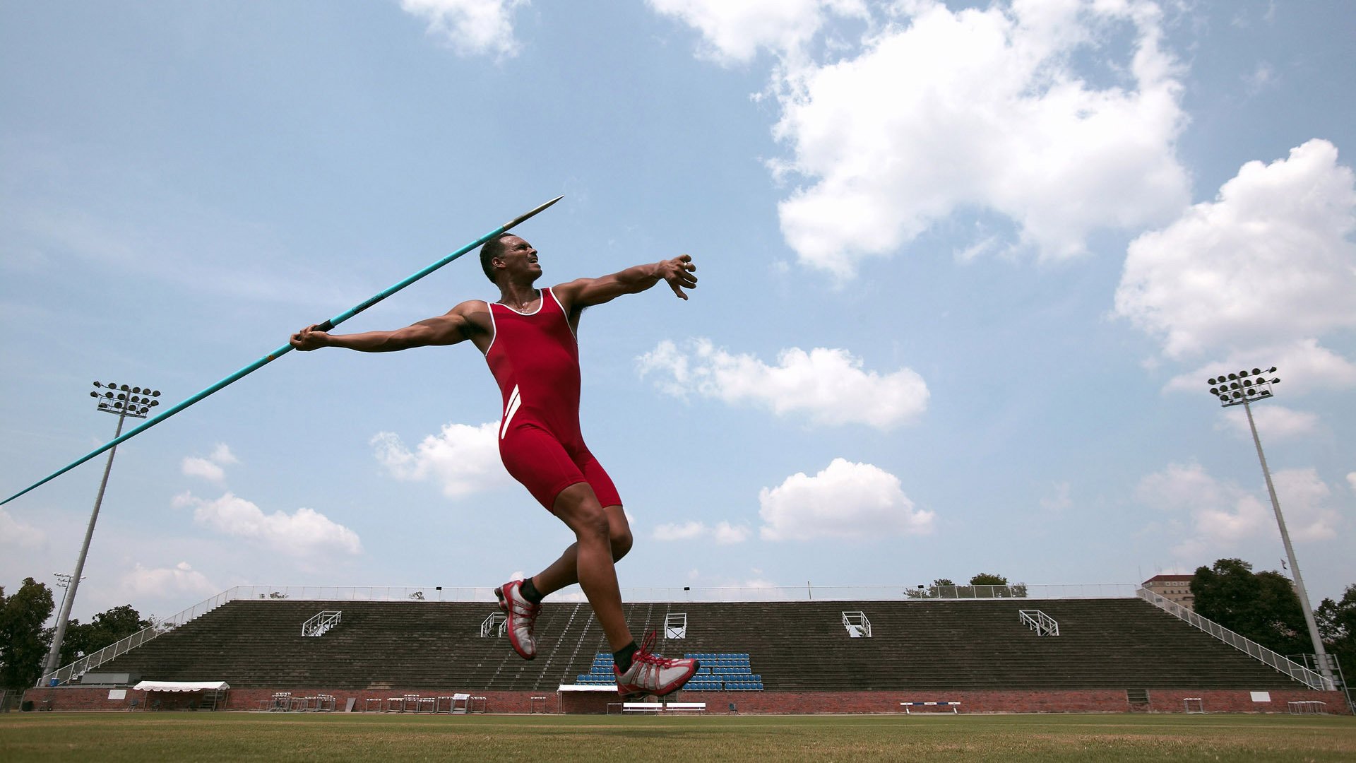 伦纳德攻防教科书式表现，热火团队篮球制霸勇士王朝