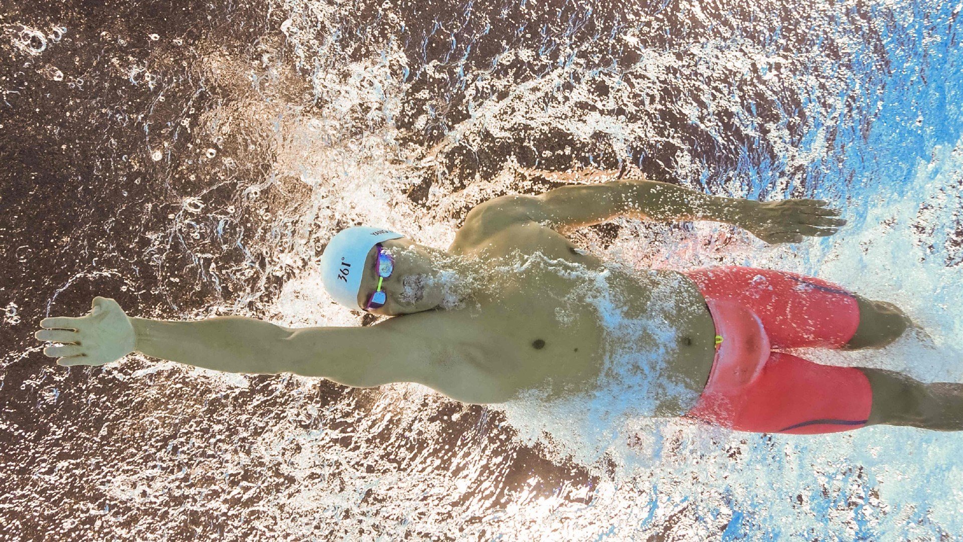 北欧神锋撕裂南美铁壁，哈兰德全程高能输出，哥伦比亚战术打穿波兰防线