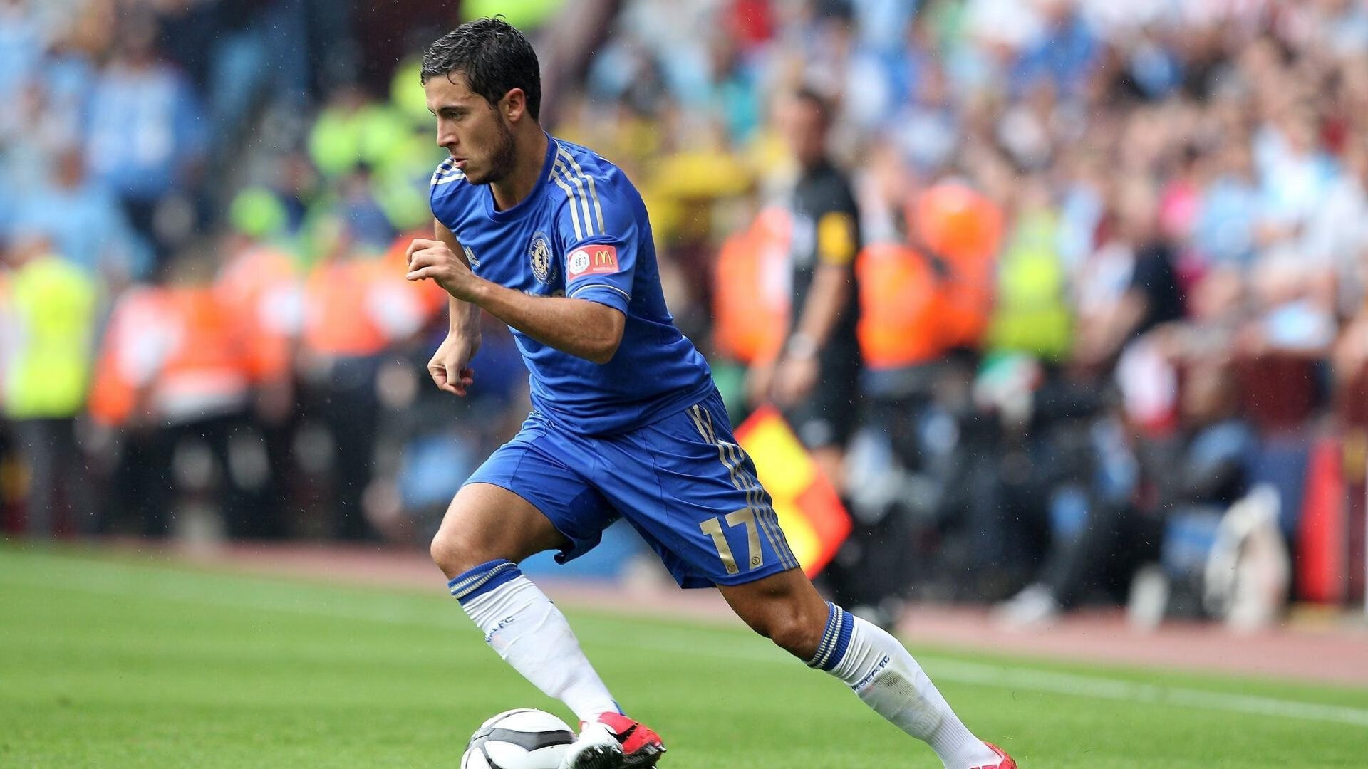 英超争冠之夜，德罗赞贡献制胜表现—当篮球巨星照亮足球之夜